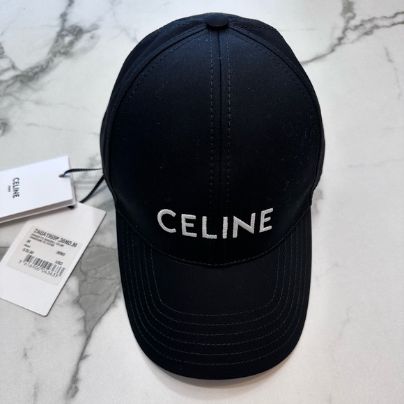 CELINE BASEBALL CAP IN COTTON
570 USD M - Picture 6 of 12